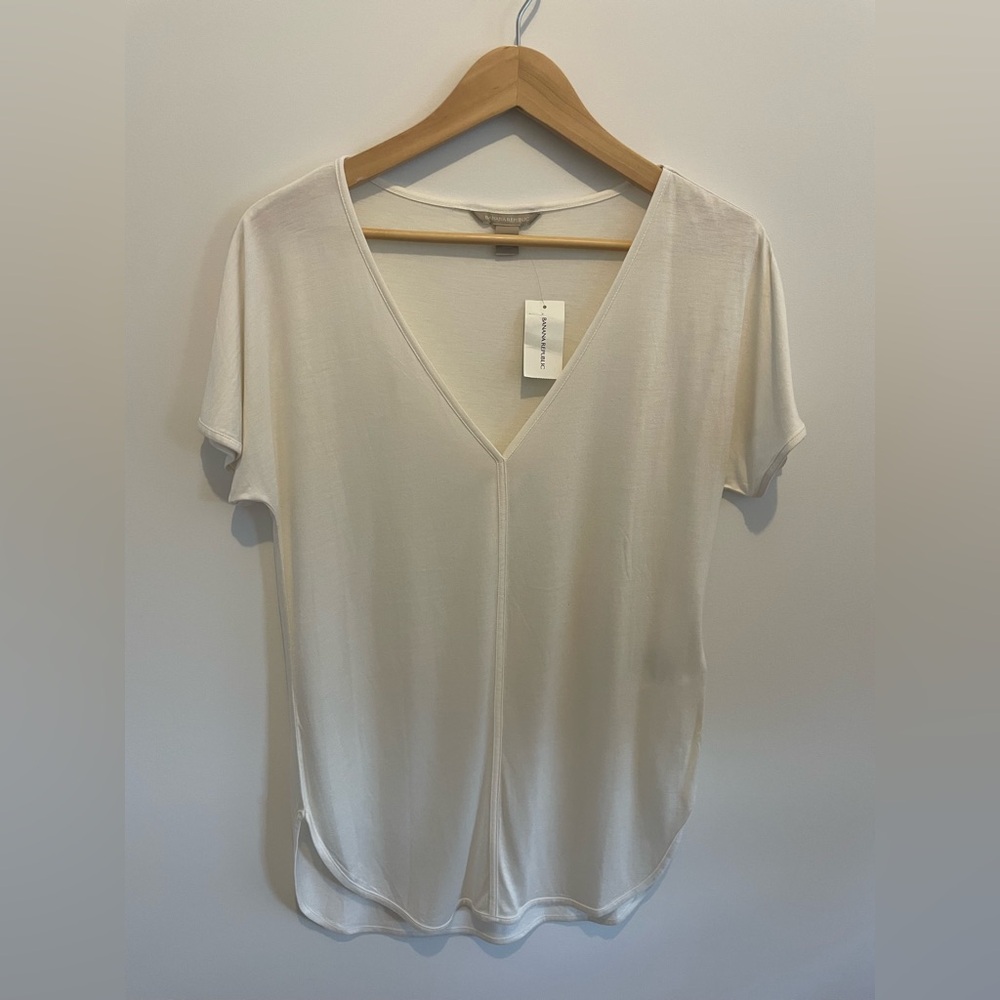 Banana Republic Cream Short Sleeve V-Neck Top